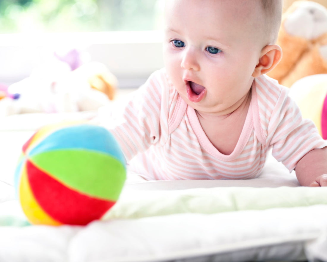 Encourager le développement moteur de bébé